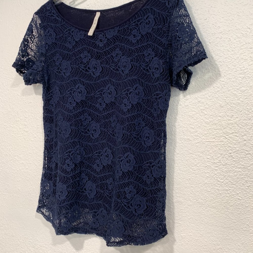 Leo & Nicole Top Lined Floral Crochet Lace Navy Blue Cap Sleeves EUC Womens Med - Picture 4 of 6
